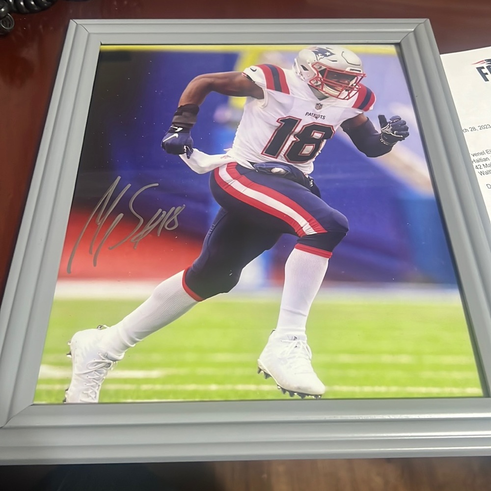 Signed autograph by Matthew slater NE patriot